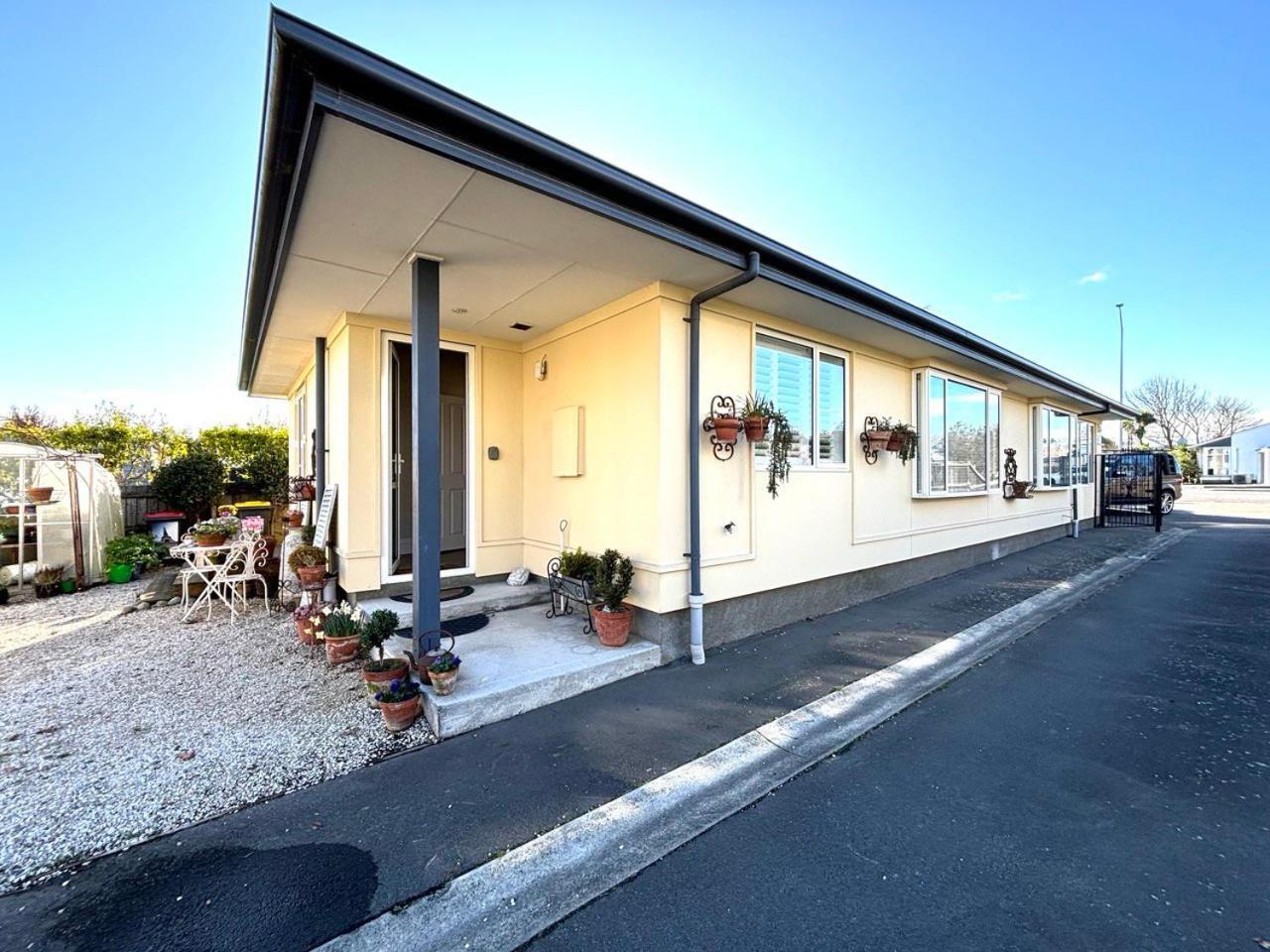 Papanui Paris Inspired Apartment Christchurch Bagian luar foto