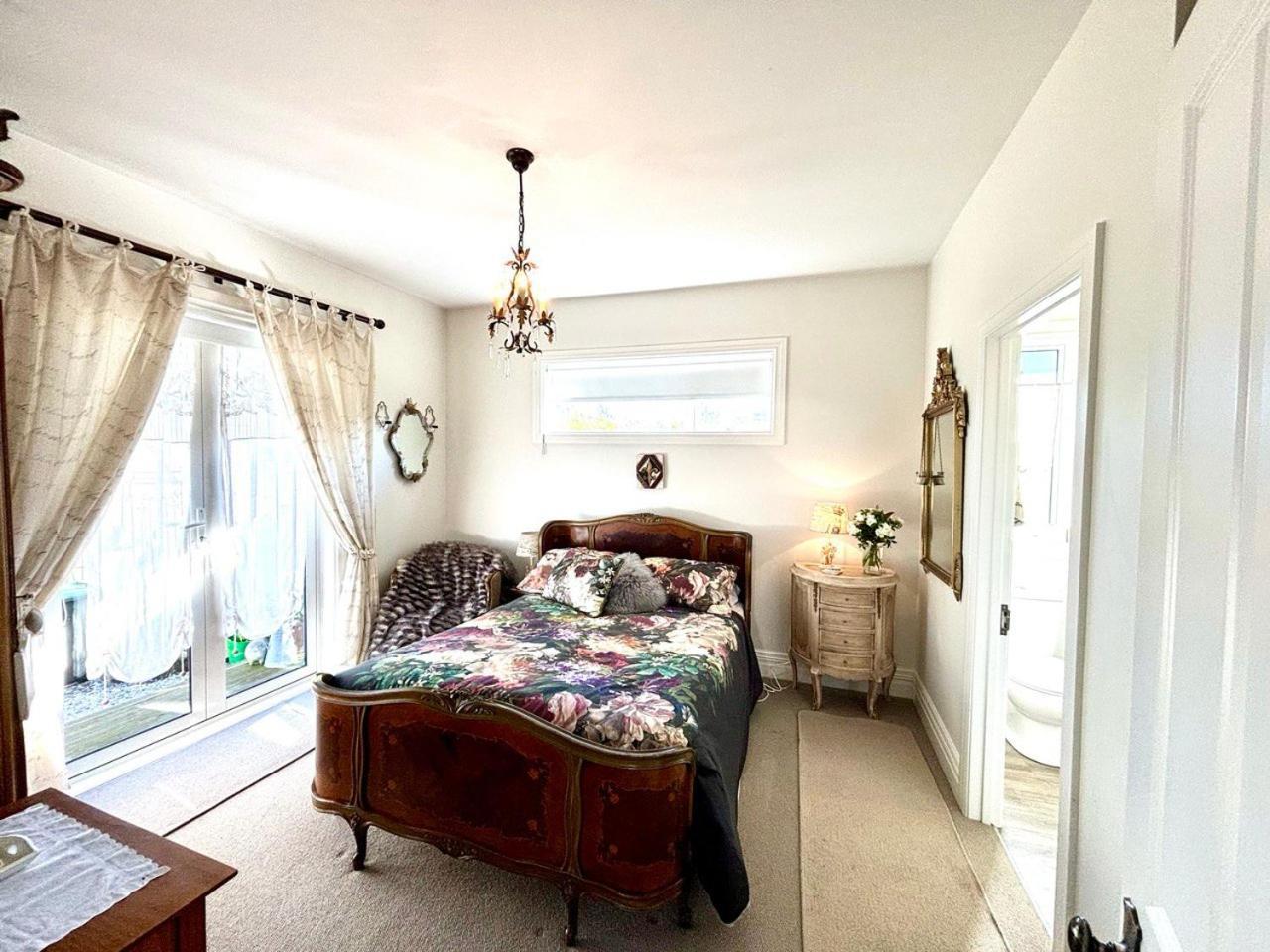 Papanui Paris Inspired Apartment Christchurch Bagian luar foto