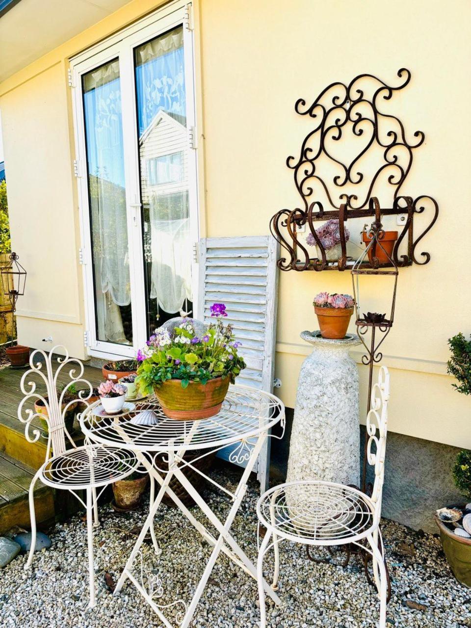 Papanui Paris Inspired Apartment Christchurch Bagian luar foto